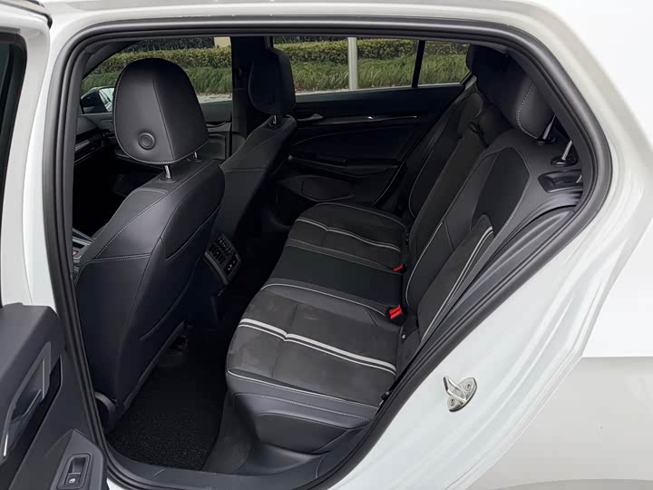 Фото 7 - Volkswagen Golf