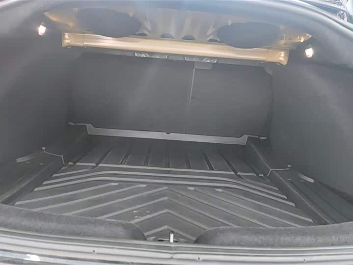 Фото 4 - Tesla Model 3