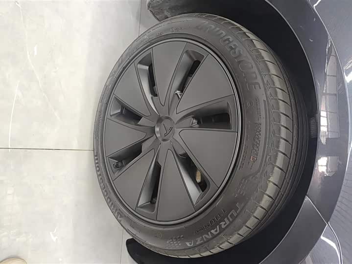 Фото 6 - Tesla Model 3