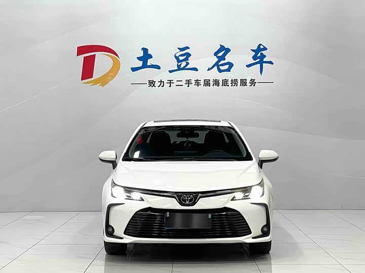 Фото 2 - Toyota Corolla