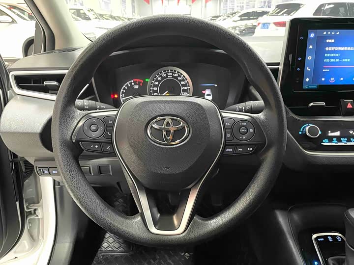 Фото 4 - Toyota Corolla