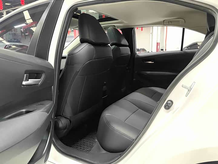 Фото 8 - Toyota Corolla