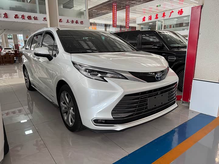 Фото 2 - Toyota Sienna