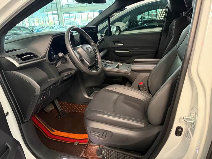 Фото 3 - Toyota Sienna