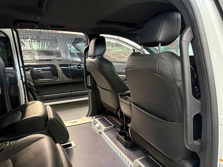 Фото 6 - Toyota Sienna