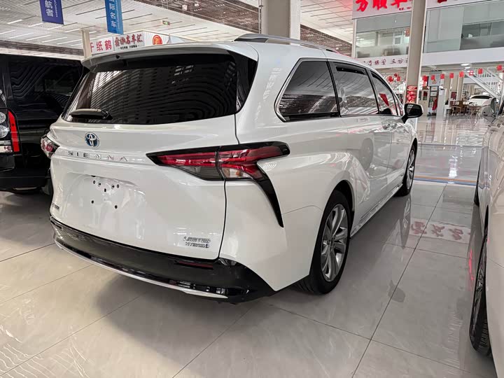 Фото 8 - Toyota Sienna