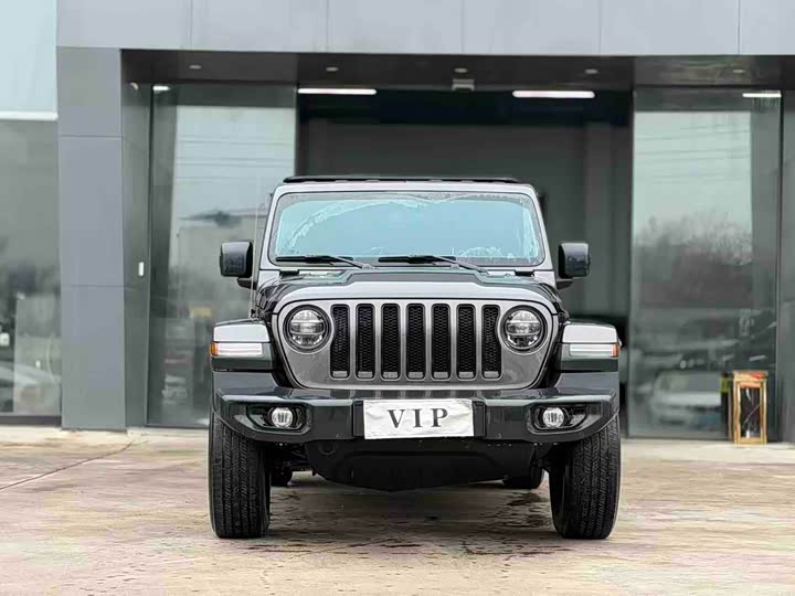 Фото 2 - Jeep Wrangler