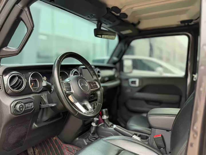 Фото 7 - Jeep Wrangler