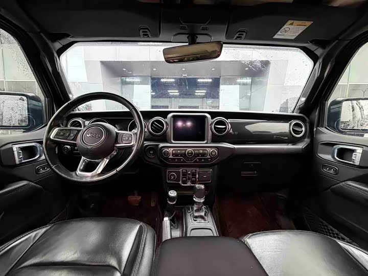 Фото 9 - Jeep Wrangler