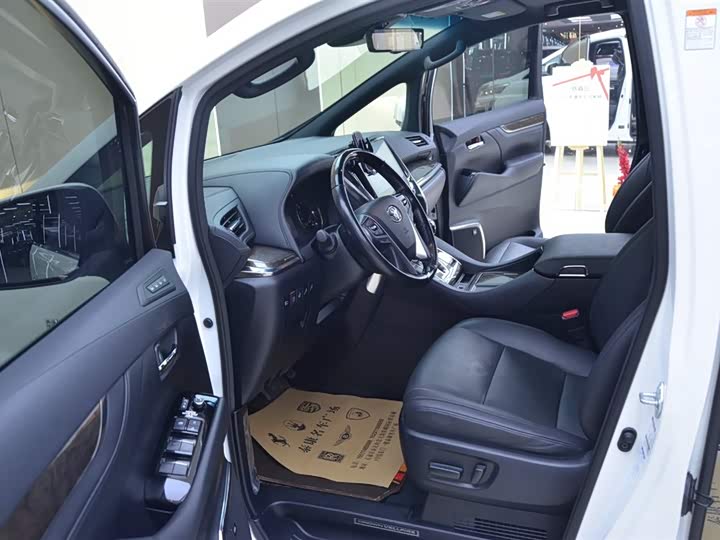 Фото 4 - Toyota Vellfire