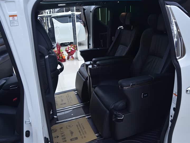 Фото 5 - Toyota Vellfire