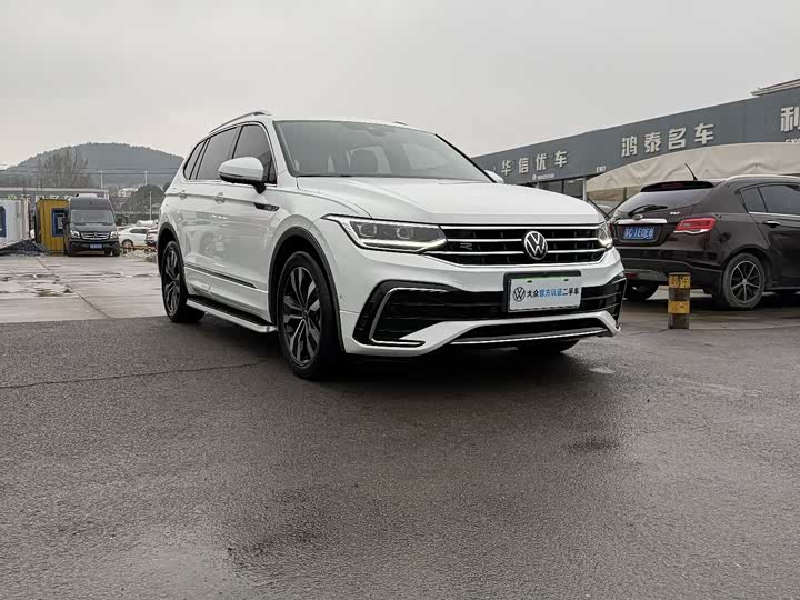 Фото 2 - Volkswagen Tiguan L Pro