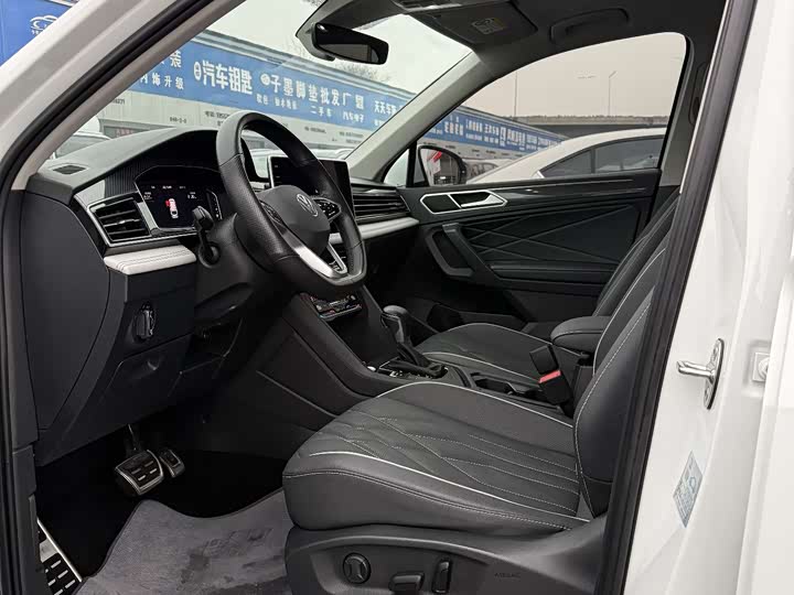 Фото 4 - Volkswagen Tiguan L Pro