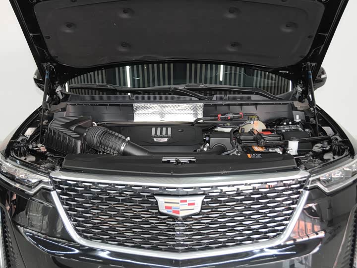 Фото 6 - Cadillac XT6
