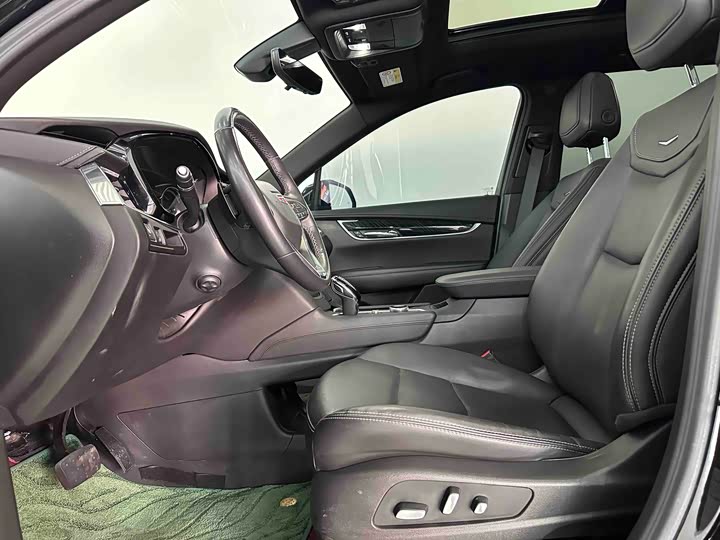 Фото 8 - Cadillac XT6