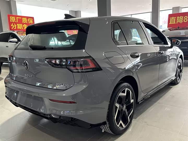 Фото 3 - Volkswagen Golf