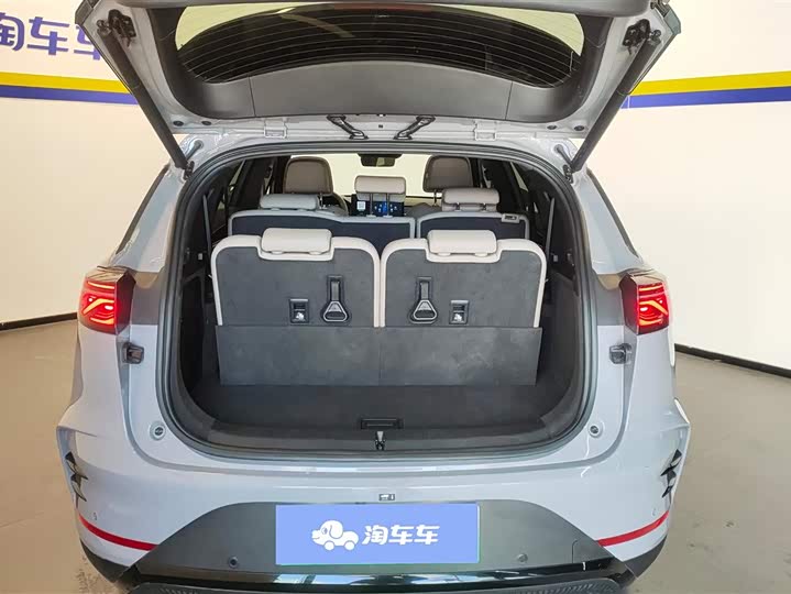 Photo 4 - BYD Tang Hybrid/EV