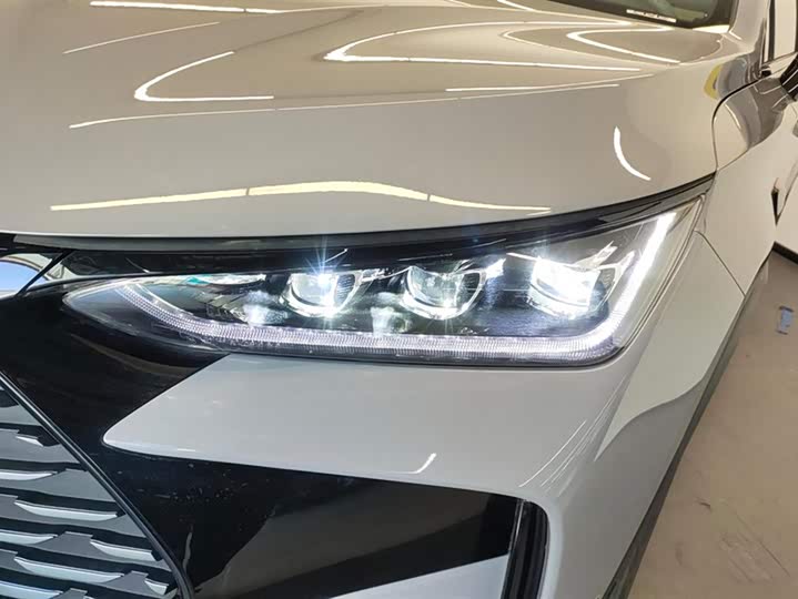 Photo 5 - BYD Tang Hybrid/EV