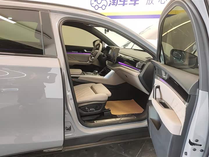 Photo 8 - BYD Tang Hybrid/EV