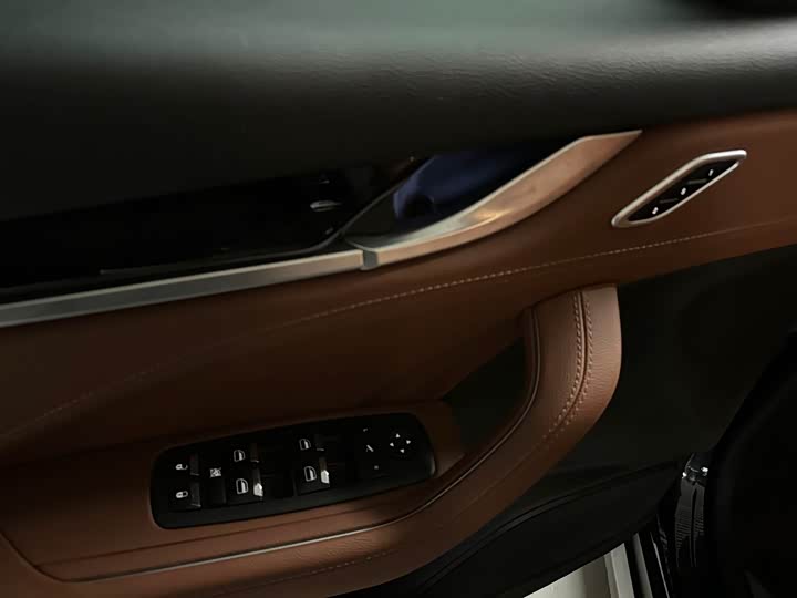 Фото 7 - Maserati Levante