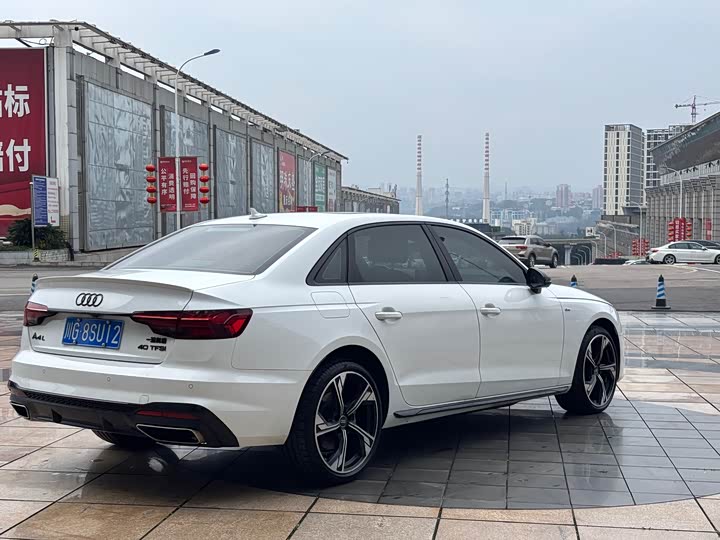 Фото 5 - Audi A4L