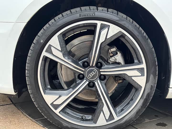 Фото 8 - Audi A4L