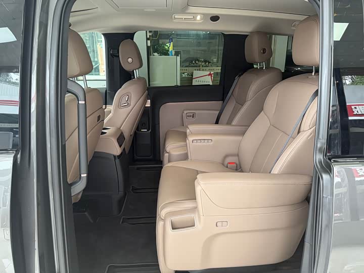 Фото 5 - LiXiang Mega