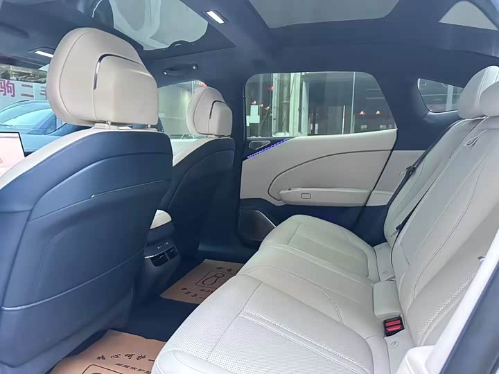 Фото 6 - Zeekr 007