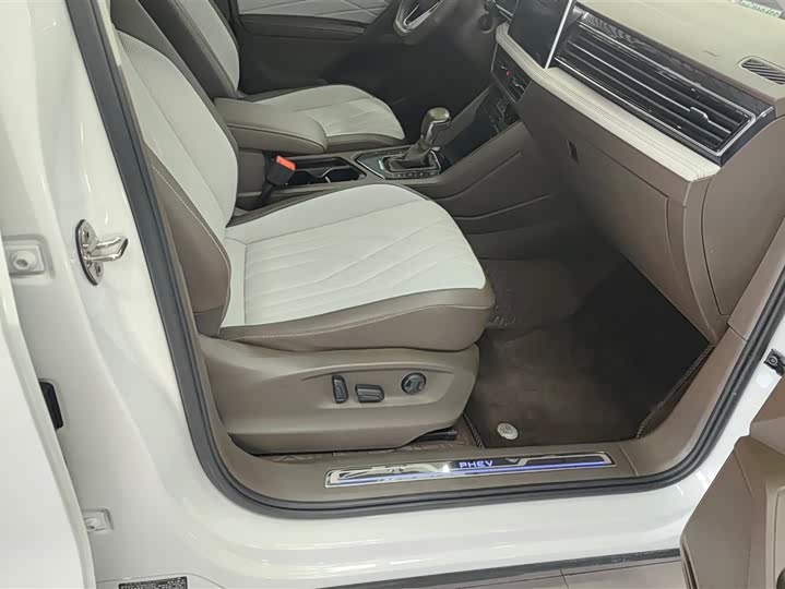 Фото 8 - Volkswagen Tiguan L Hybrid