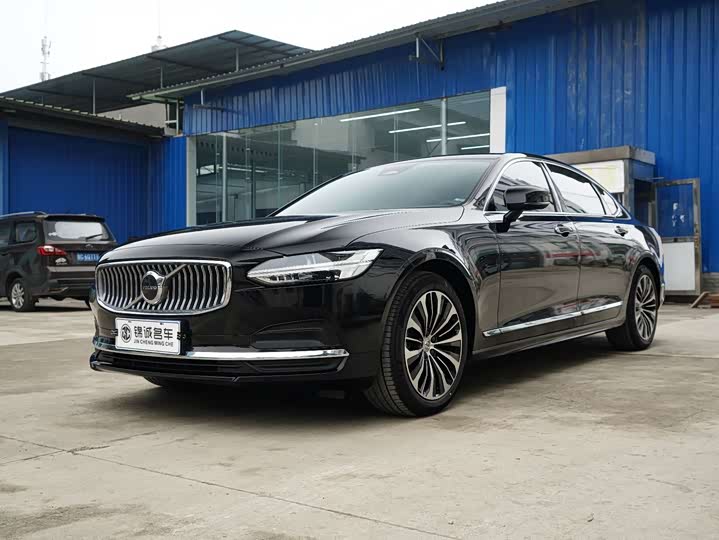 Фото 1 - Volvo S90