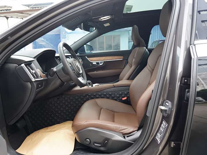 Фото 4 - Volvo S90