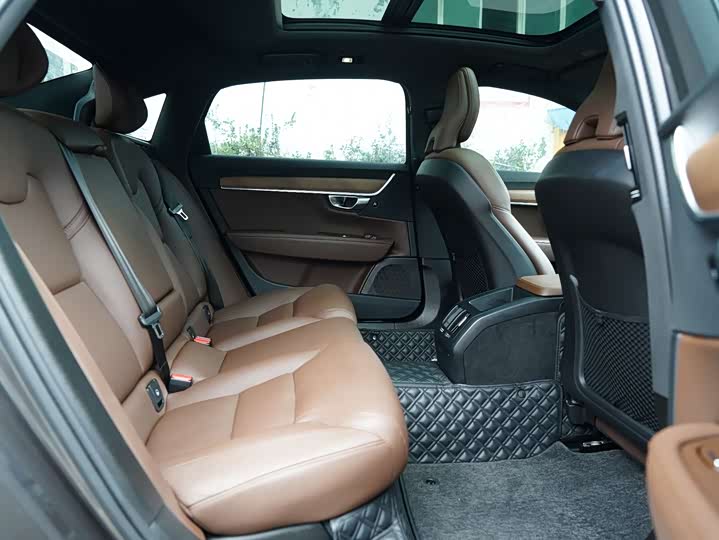 Фото 6 - Volvo S90