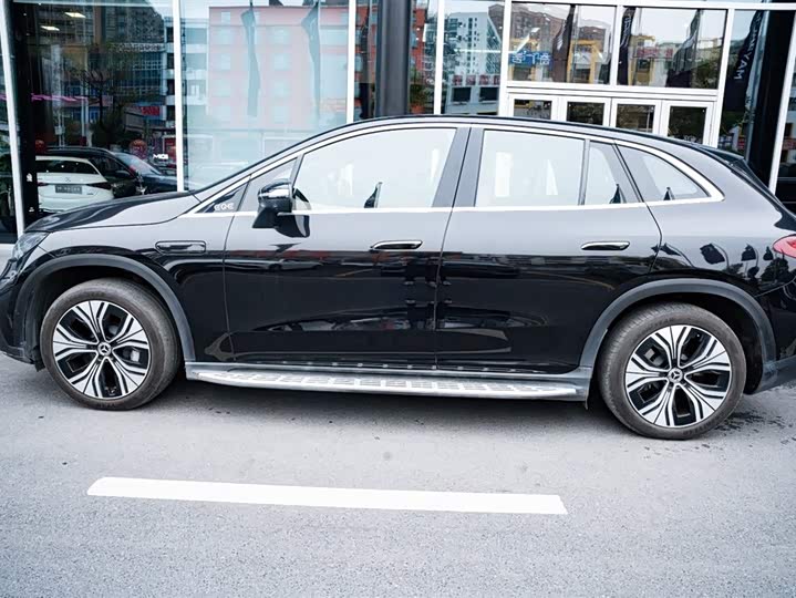 Фото 2 - Mercedes-Benz EQE SUV