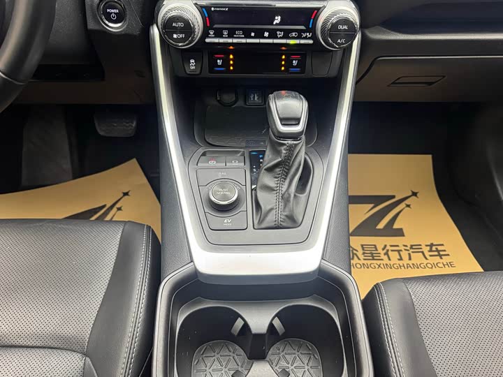 Фото 9 - Toyota Wildlander