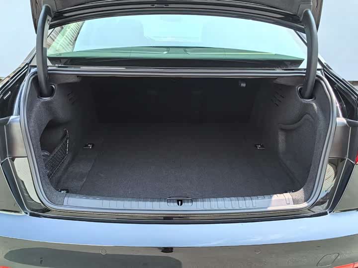 Фото 9 - Audi A6L