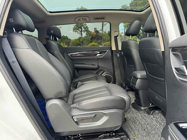 Фото 9 - BYD Song Max