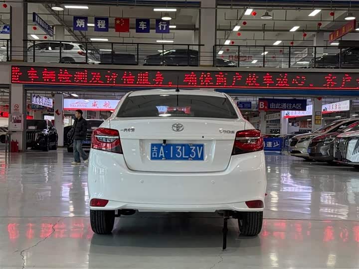 Фото 5 - Toyota Vios