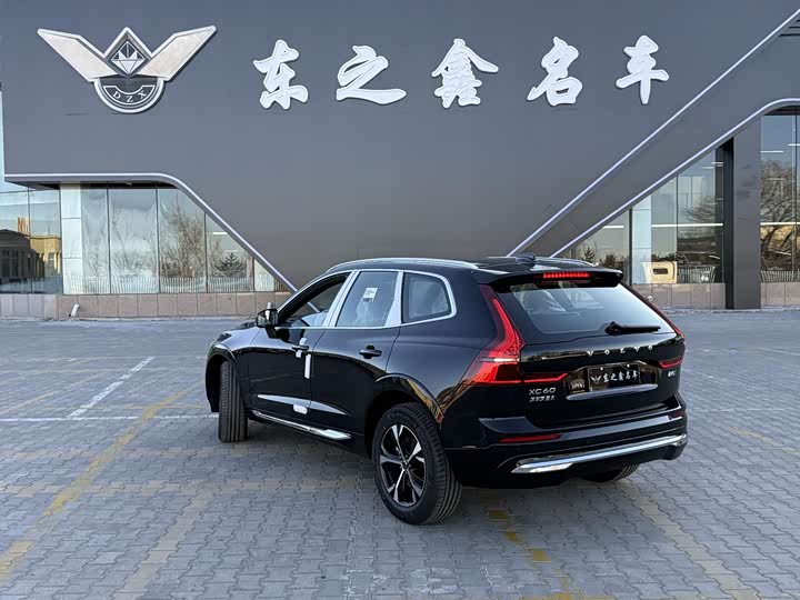 Фото 9 - Volvo XC60