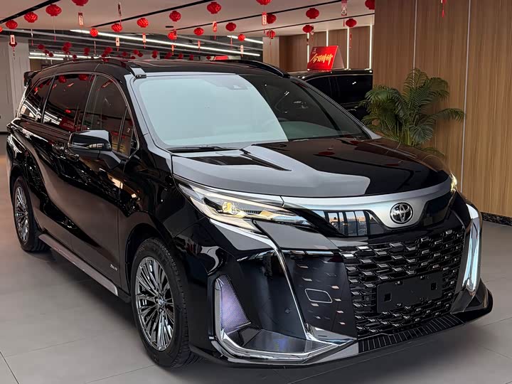 Фото 2 - Toyota Granvia