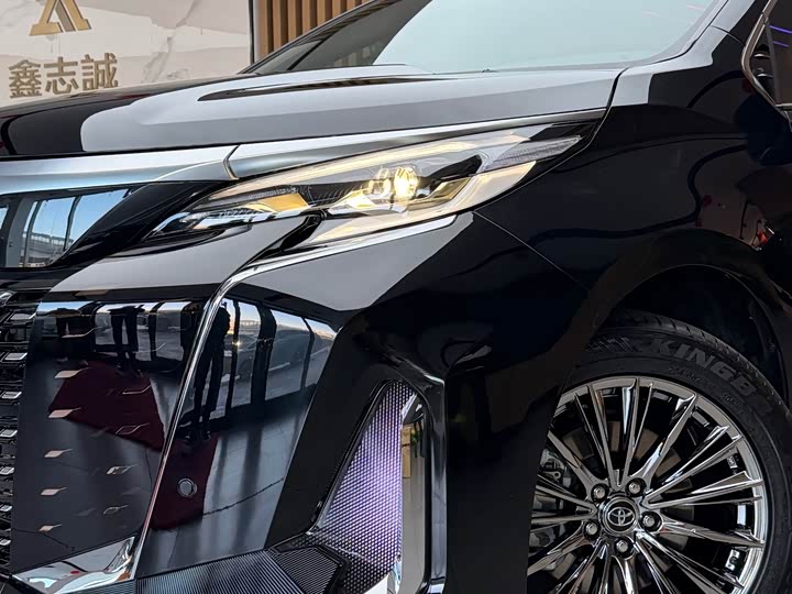 Фото 5 - Toyota Granvia