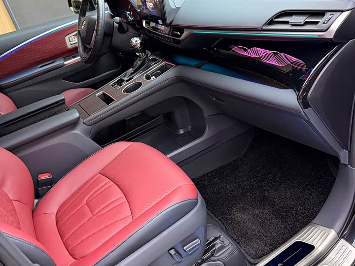 Фото 7 - Toyota Granvia