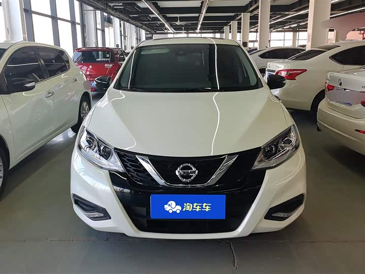 Фото 2 - Nissan Tiida