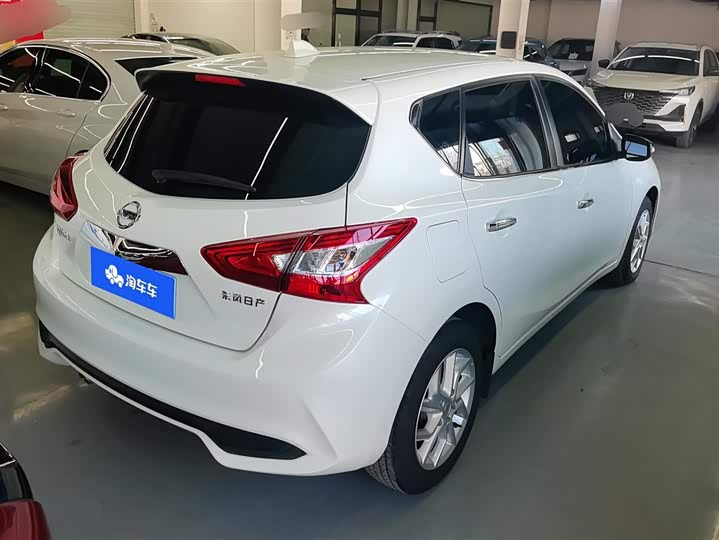 Фото 3 - Nissan Tiida