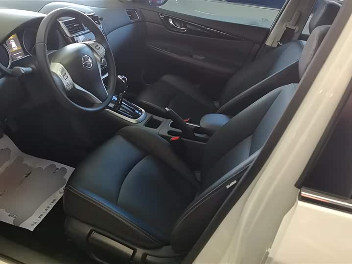 Фото 9 - Nissan Tiida