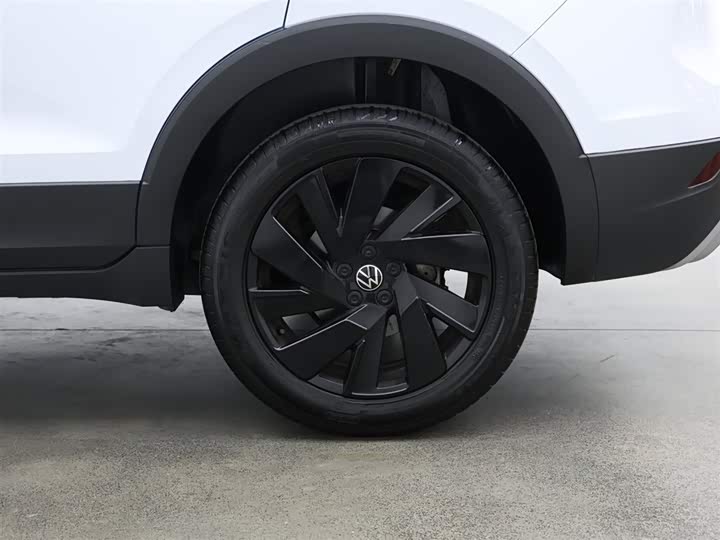 Фото 9 - Volkswagen Tharu