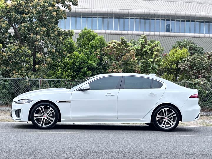 Фото 5 - Jaguar XE L
