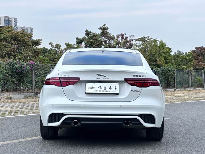 Фото 7 - Jaguar XE L