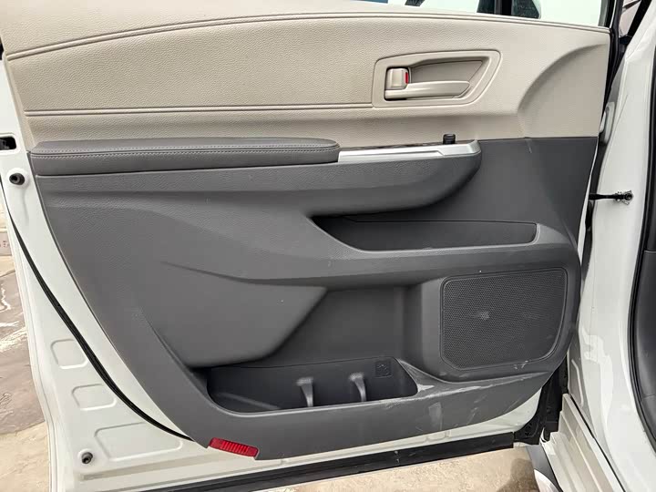 Фото 8 - Toyota Granvia