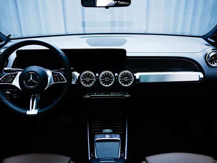 Фото 8 - Mercedes-Benz GLB-Class