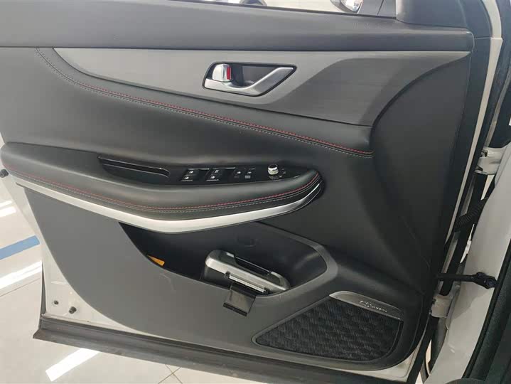 Фото 7 - Changan CS75